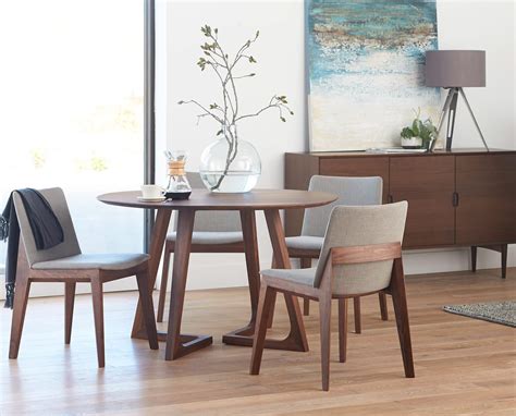 The table features a durable top and a base with mahogany is the gold standard for durable furniture. Top 9 Most Easiest and Coolest Round Dining Table Design Ideas