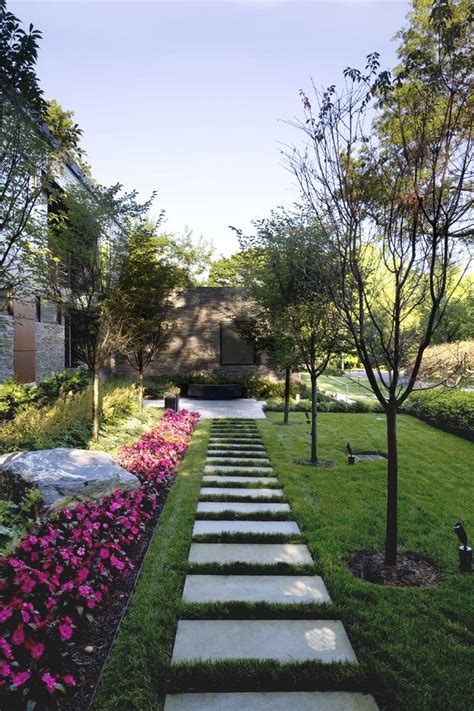 18 Impeccable Transitional Landscape Designs To Make The Best Use Of Spring