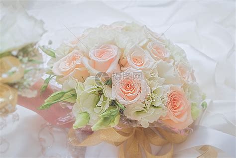 结婚现场新娘的手捧花高清图片下载 正版图片501193410 摄图网