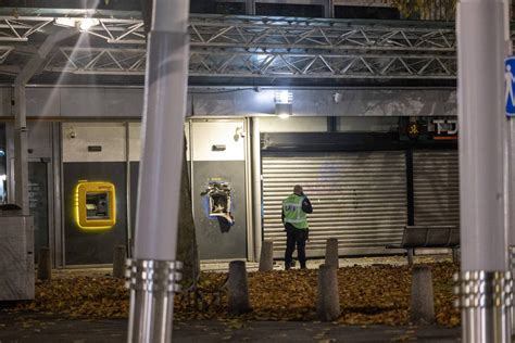 Forse Schade Na Plofkraak Op Geldautomaat Aan Het Buikslotermeerplein