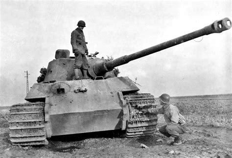 Немецкий танк Королевский тигр 506 го батальона подбитый союзниками
