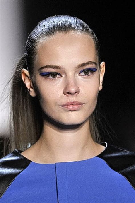 The style is easily adaptable for black hair, shorter, hair, or fine hair. Styledestro: Ponytail Fine Hair