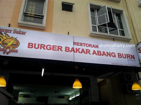 Sekiranya anda memanggil pekerja kedai tayar datang, tunggu saja di dalam kereta sambil mengawasi keadaan sekitar anda. burger!! | Siti Adibah