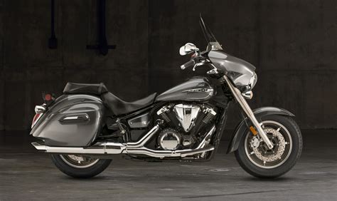 Brimming with features, the yamaha deluxe offers all day riding comfort with plenty of storage. 2014 Yamaha V Star 1300 Deluxe - Moto.ZombDrive.COM