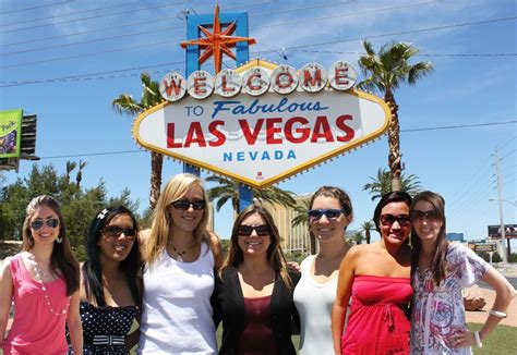 Donts And Dos In Las Vegas Vegas Girls Trip Las Vegas Trip Girls Getaway