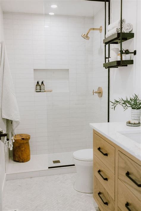 39 Amazing White Tile Bathroom Design Ideas Looks Elegant Sweetyhomee