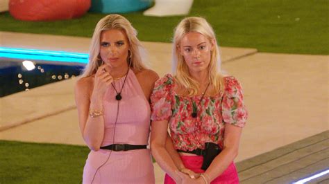Love Island 2021 Hugo Slams Toby As He Couples Up With Chloe In