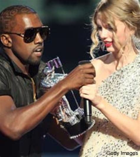 Kanye West Crashes Taylor Swifts Vma Acceptance Speech
