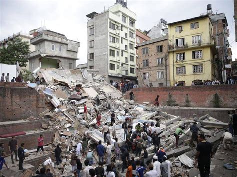 Shocking Images Show Destruction After The Earthquake In Nepal Nepal Dood Landschap