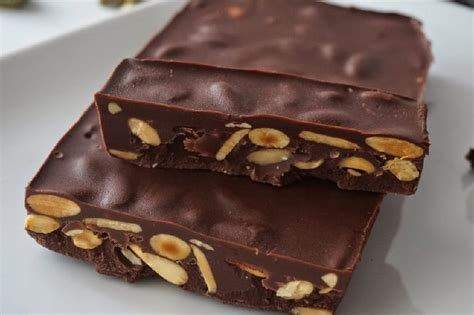 Turrón con almendras casero un rico postre de Navidad Recetas de cocina