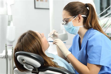 Choosing Careers: 5 Benefits of Becoming a Dental Hygienist | Southern