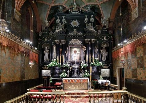 Zasadniczy profil rozgłośni wyznacza ewangelizacyjna oraz patriotyczna misja sanktuarium maryjnego nazywanego duchową. Black Madonna Shrine in Czestochowa | Maius travel