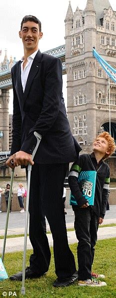 Longing For Love The World S Tallest Man And The First To Top Ft For Ten Years Daily Mail
