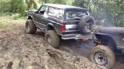 Ford Bronco Off Road In Mud Pulling Jeep Cj7 Club Jaibos 4x4 Youtube