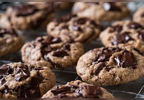 Cyril Lignac dévoile sa célèbre recette des cookies aux deux chocolats