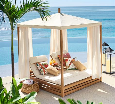 Outdoor daybed mattress is furnished and functional style mattress with a comfortable seating comfort. Beautiful Outdoor Teak Daybed | Decoholic