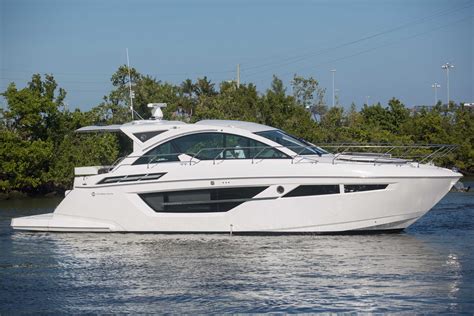 2018 Cruisers Yachts Cantius Power Boat For Sale