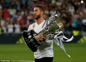 Real madrid club de fútbol. Real Madrid finally lift La Liga trophy | Daily Mail Online