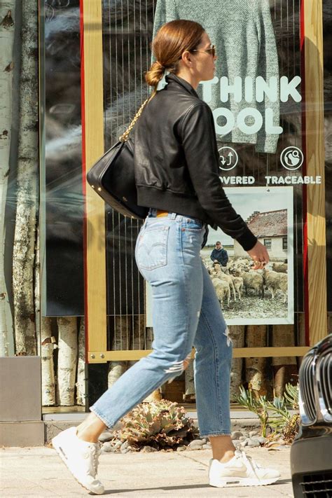 Jessica Biel In Ripped Jeans Gotceleb
