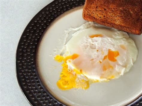 How To Fry An Egg In Your Microwave