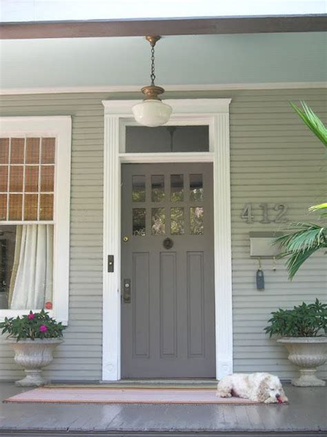 A Welcoming Front Entrance House Exterior Exterior Paint Colors For