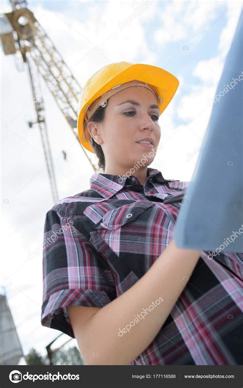 Female Engineer Holding Construction Plans — Stock Photo