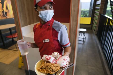 Filipino Fast Food Giant Jollibee Opens Its First Dc Area Store This