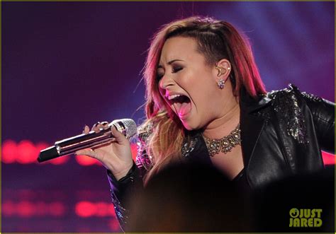 Demi Lovato Performs With American Idol Girls Watch Now Photo