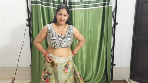 Sexy Marathi Lady Huge Boobs Ass And Navel Mkv Snapshot