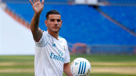 #theo hernandez #real madrid #i'm proud of this coloring #the original video from the news had a very purple coloring on top and everything was purple #i wanted to make the background teal like the new. Theo Hernández unveiled by Real Madrid - AS.com