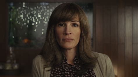 Review Julia Roberts Stars In Amazons Homecoming Npr