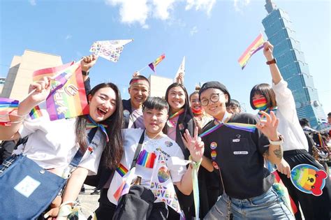 Pride Parade Draws 130000 In Taipei Taipei Times