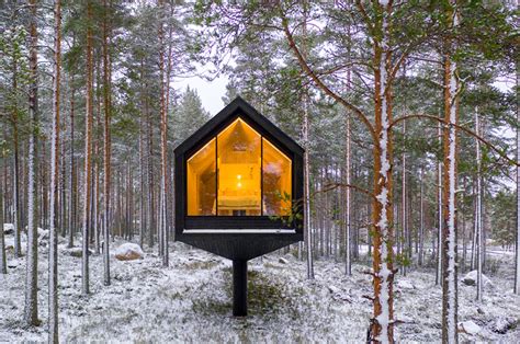 All Black Cabins Designed To Provide Modern Minimal Architectural