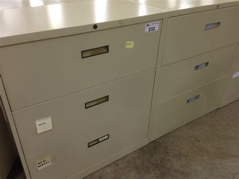 Steelcase 4 drawer silver lateral file with white common top. BEIGE STEELCASE 3 DRAWER LATERAL FILE CABINET