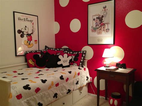 Mickey mouse and minnie mouse is a great theme for adults and children of all ages. Mickey Mouse Guest Room | Minnie mouse bedroom, Disney ...