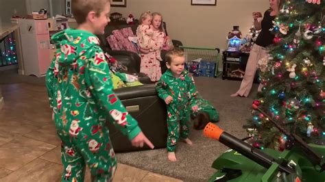 Kid Dramatically Faints On Floor After Witnessing His Christmas T
