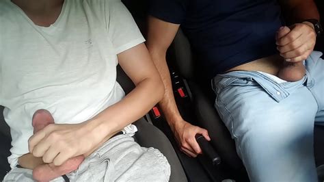 Hermanos Masturbándose En El Auto