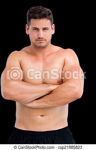 homem retrato muscular shirtless braços cruzados homem experiência preta sobre retrato