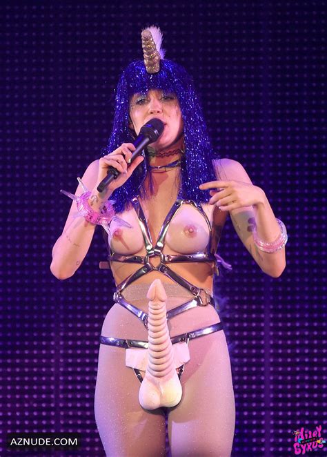 Miley Cyrus Sexy In Petz Tour In New York 28 11 2015 AZNude
