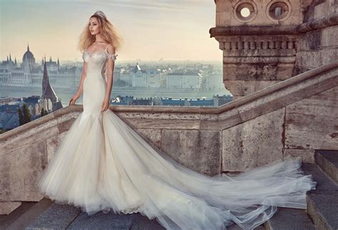 Das weltbekannte hochzeitskleid von prinzessin diana kann in einer neuen ausstellung bewundert werden. "Diana" - Galia Lahav Hochzeitskleid der "Ivory Tower ...