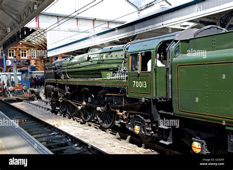 Steam Locomotive 70013 Oliver Cromwell At A Station Terminus Stock
