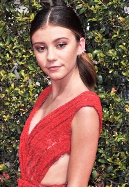 Pin By Aww On Genevieve Hannelius 1 Fashion G Hannelius Crochet Scarf