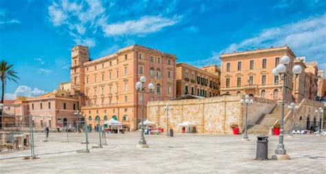 Nel testo c'è anche l'introduzione di una zona bianca, che si aggiunge alle tre fasce colorate, gialla tra le novità del decreto c'è l'introduzione di una nuova zona tra le fasce colorate: Sardegna zona bianca, prima regione a far cadere le ...