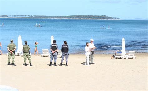 Operativo En Playas De Punta Del Este La Idm Junto A Prefectura Retiraron Sombrillas De