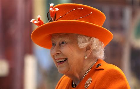 She wore a dress that she'd paid. 11 Reasons Queen Elizabeth II Will Never Abdicate