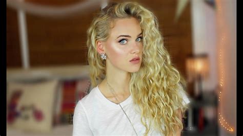 On the other hand, kinky curls have tiny curls with a big densest in thickness. 10 Curly/Wavy Hair Tips | No more FRIZZ - YouTube