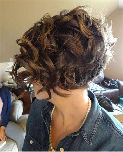 It may be short or longer at the front, asymmetrical or wavy, or textured or smooth. Asymmetrical Short Curly Hair Styles 2018-2019 & Short Bob ...
