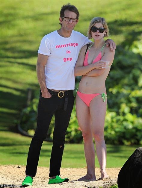Her father is a professor of music, and head of operatic studies at the birmingham conservatoire. Rosamund Pike shows off sculpted abs as she hits beach ...