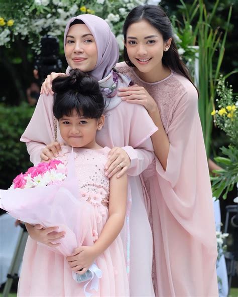 Maybe you would like to learn more about one of these? 9 Potret Manis "Indah" Bersama Para Pemain Sinetron Cinta ...