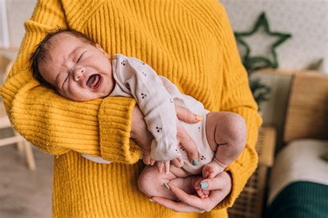 Padres primerizos consejos para calmar el llanto del bebé